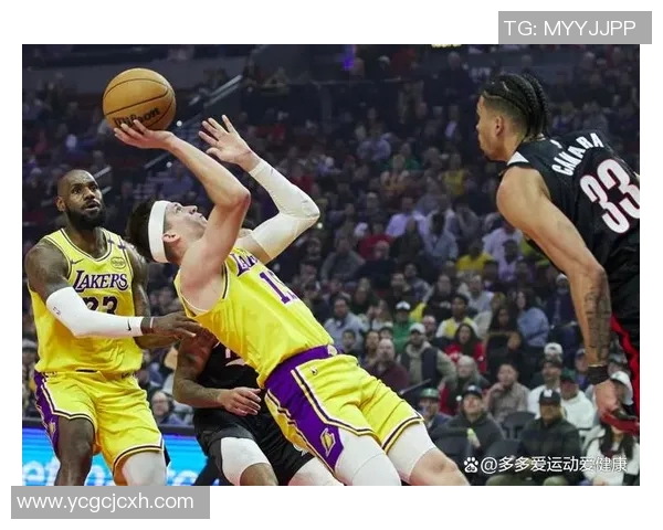 詹姆斯砍下三双，带领湖人力克开拓者